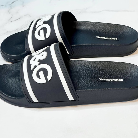 💛SOLD🖤 Dolce & Gabbana Rubber Pool Slides DG logo in Black/White - Picture 4 of 9